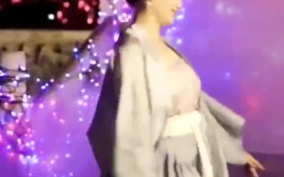 汉服拍摄短视频多人剪辑 25岁义乌小伙拍汉服视频成网红：让传统文化焕发生机，“入坑”汉服渐成时尚