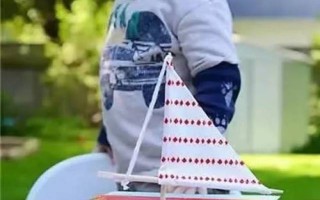 制作玩具教具短视频 妈妈用9个塑料瓶给儿子做了个小玩具，做法超简单，宝宝非常喜欢